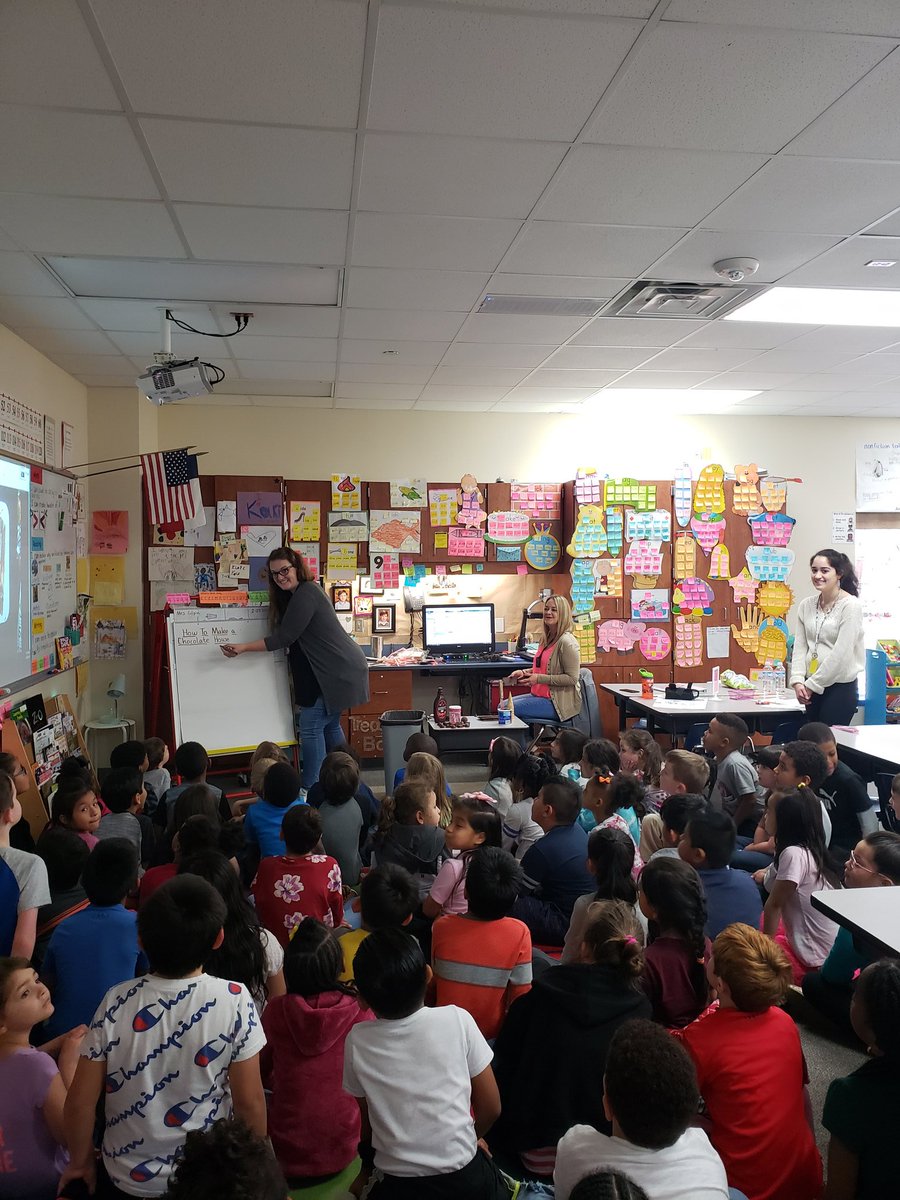 SiglerStars1st's tweet photo. How do you build a chocolate house? We're going to tell you exactly how using a procedural text. Thank you Mrs. Gilpin for organizing such a fabulous activity for us🤗✊😋 #teamworkmakesthedreamwork #siglernation #onebookoneschool #charlieandthechocolatefactory https://t.co/q4x26anRXW