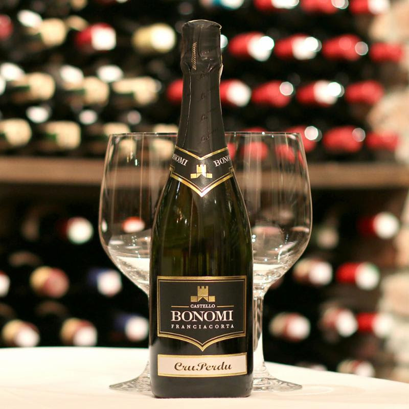 insideiwm's tweet photo. Very dry, super elegant, and highly enjoyable, Bonomi's 2011 Franciacorta CruPerdu might be your new favorite alternative to Champagne, and it's in our #WineWednesday letter for less than $37 a bottle! Wow. #wine #winelover #Franciacorta #Sparkler https://t.co/2ieHUb3WgY