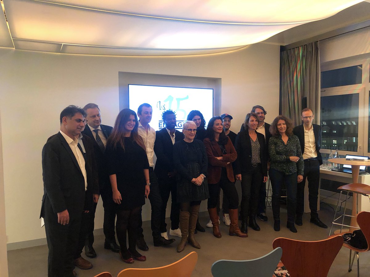Idenium1's tweet photo. Nos Engagés prennent la pose avant le discours d’ouverture #Strategiesles15  @MarleneSchiappa @hugoclement @pierrehaski @artupox @cdelastreet @katiapaps @Eric_Lemaire @ElisabethLavill @RomainBurrel @Mercredes_Erra @gildasbonnel @ericfotto @NicoChabanne @LeaZaslav #Rost https://t.co/rTB8TZlGD8