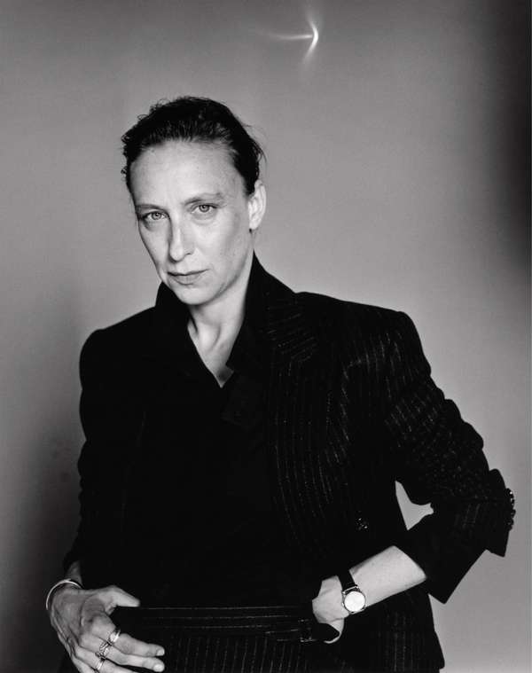 VFDistribucion's tweet photo. Dos realizadores. Dos iconoclastas. No te quedes sin disfrutar de #Parasite, dirigida por el ganador del #Oscar Bong Joon Ho, y atento al estreno de #RetratodeunaMujerenLlamas de la cineasta premiada en #Cannes, Céline Sciamma, en cines de Venezuela desde el 13 DE MARZO. https://t.co/w3wQSHfZKf