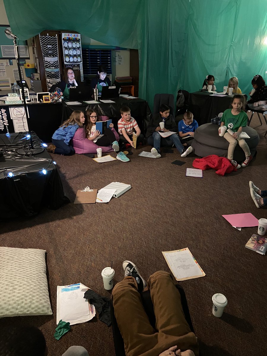 SashaLBeavers's tweet photo. Checkout this room transformation @WCEWolverines in @EMSISD! These 3rd graders chilled in Starbooks while drinking hot chocolate and reading their own poetry on the “stage.” #EMSproud
#theEMSdifference #WeAreWCES https://t.co/I7N8UfQWcF