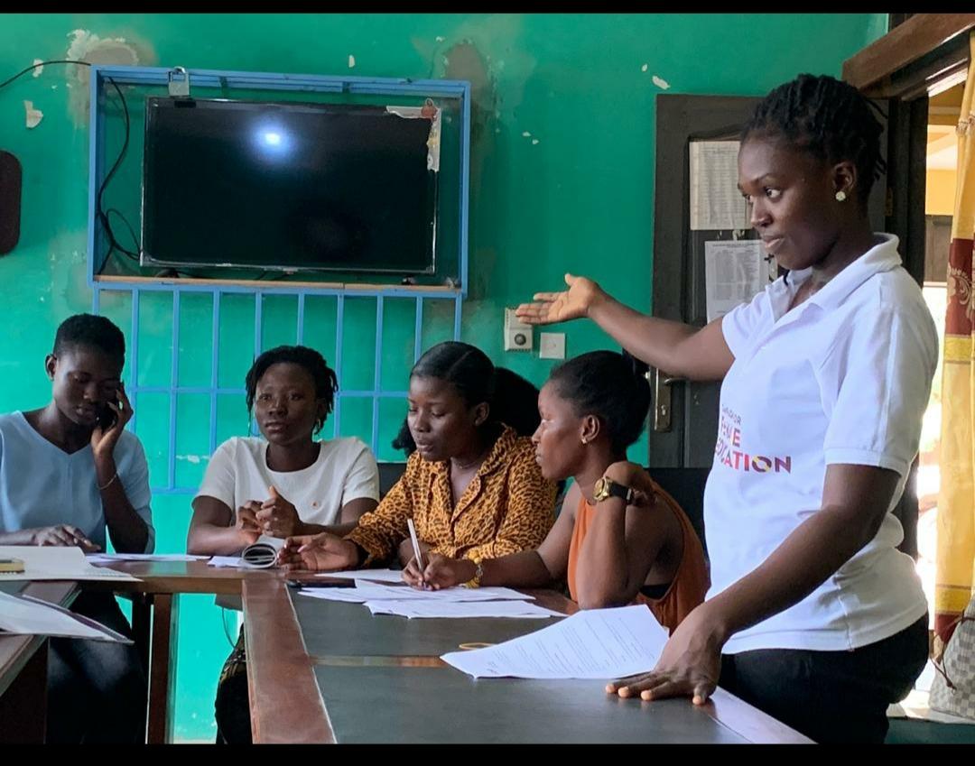 llysa200's tweet photo. The Core Trainer supports and mentors a group of Learner Guides who in turn support many more learners in school to be well and do well. @MyBetterWorld1 @Camfed #mentoring #payitforward #ourmodel #scalingvalues
#investingirls
#empoweryoungwomen
#CAMAeffect https://t.co/OVZImegy3V