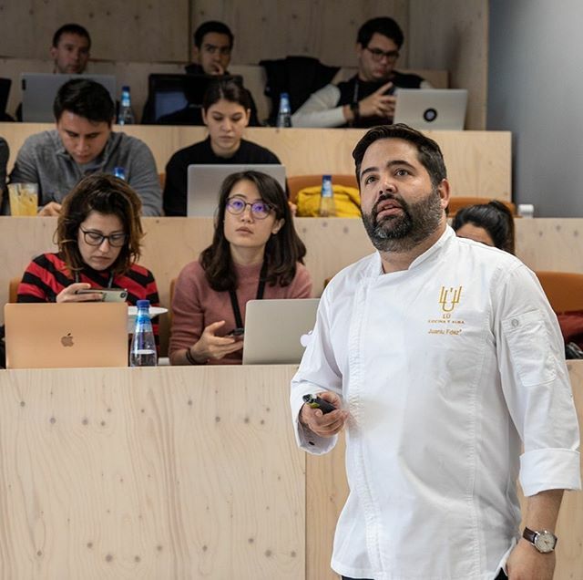 Predicando con nuestra filosofía por el mundo... Gracias <a href="/bculinary/">BasqueCulinaryCenter</a> por un día muy especial compartiendo con los alumnos! #france #jerez #andalucia ift.tt/2vvyuV4