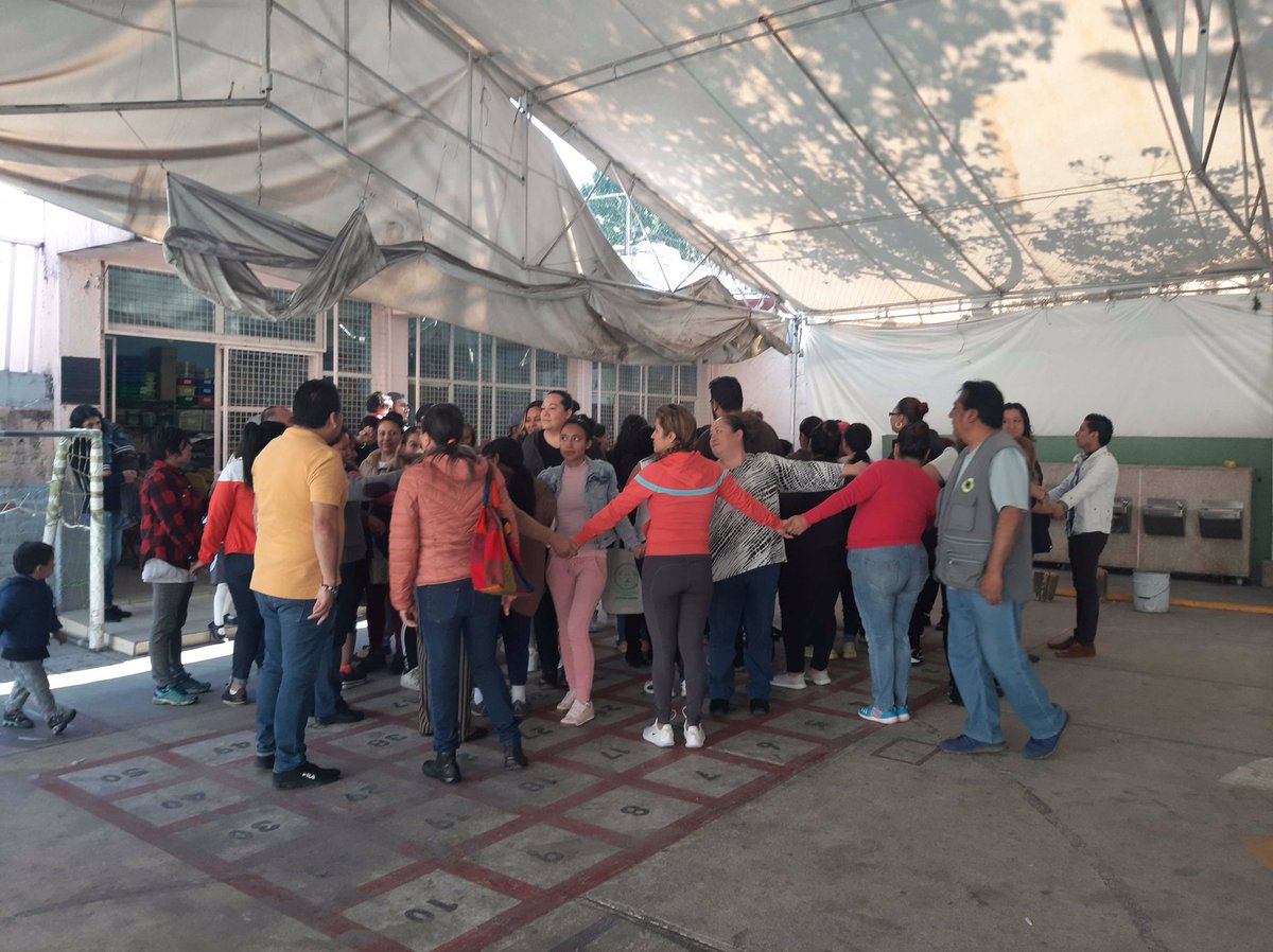 Impartimos el tema “Resolución de conflictos” en escuelas de educación básica de la zona.

Recreamos una situación con la finalidad de fortalecer habilidades que ayuden en la toma de decisiones durante las situaciones que se viven como padres.

#EducaciónFormación #VivePensil