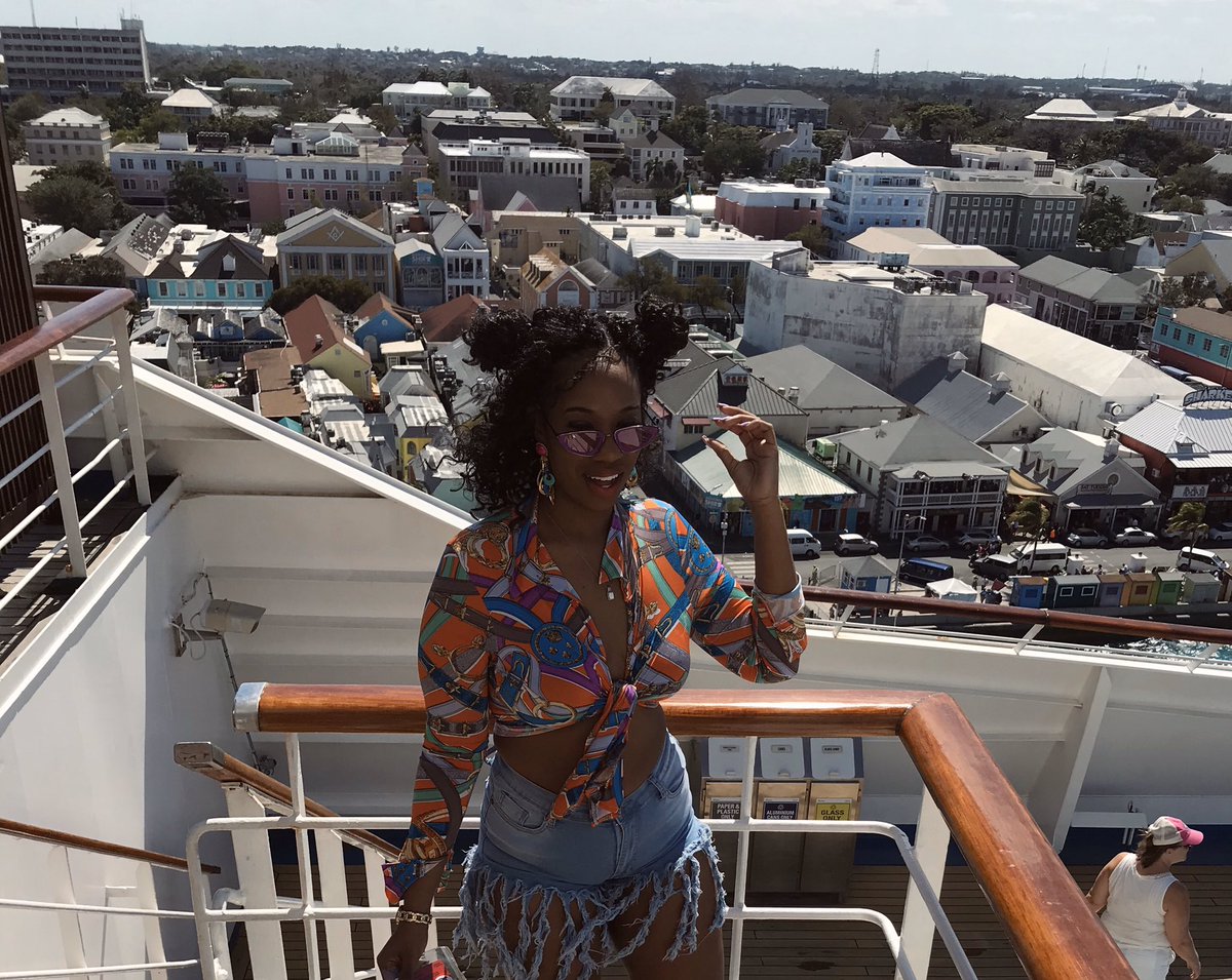 SunnyBeatx's tweet photo. Smoked my first wood in the Bahamas.✨ https://t.co/dAnfl52nJ9