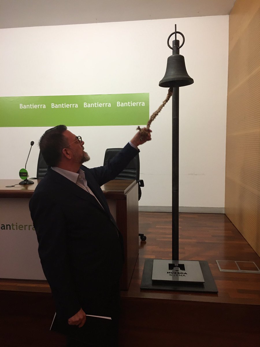 HuescaSuena's tweet photo. Arranca la Jornada de Presentación de los trabajos y propuestas de los Grupos de Participación de la Plataforma

@raul_eboca vicepresidente inicia la Presentación, dando la “campanada” 

Pedro Camarero, presidente continúa agradeciendo la aportación de los partícipes. https://t.co/1DbrUGfCqb