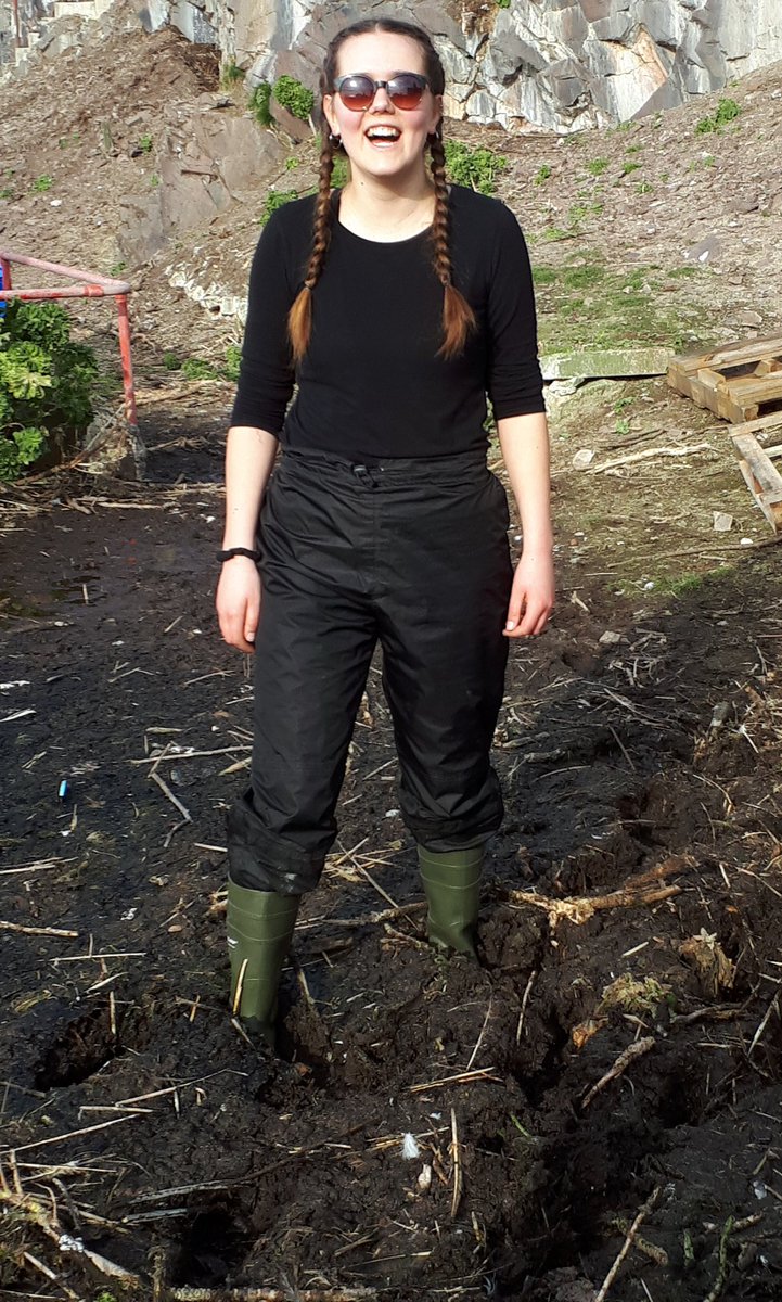 gannetrocks's tweet image. #Bass  454kg  batteries skillfully landed by Bill  #Conserver Then, seriously  tough graft for the #Seabird team with basic  stair climber and  seriously  challenging mud all completed in limited time frame. Mega!🏋️‍♂️🏋️‍♀️🤩.Amazing images once connected @SeabirdCentre @kevsaltire1