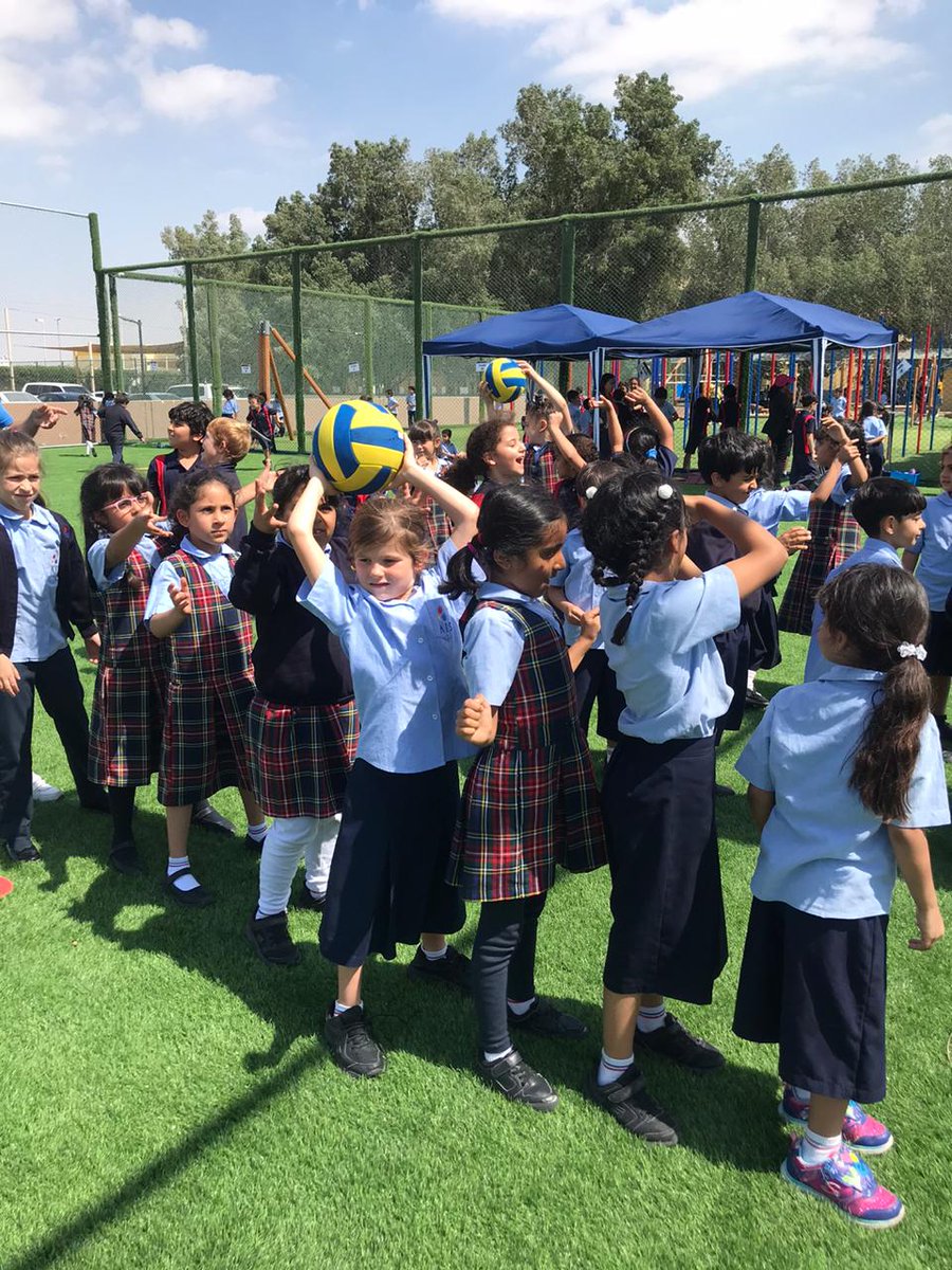 AIS_Sport's tweet photo. Our @AIS_Grade1 students got the ball rolling in today's #HPEWeek tunnel ball activity 🏐🏃🏽♀️🏃🏽♂️ #GetActive #GetHealthy #AISPrimarySch @AISsharjah @achperqld https://t.co/FplhW7cAV2