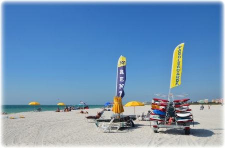 ResortsWhisper's tweet photo. Treasure Island is an #island that is a mere three miles long and only a couple of blocks wide where Whispers is located. Whispers nestles on the calm waters on the leeward (sheltered) side of #treasureisland.
beachfront #Condos 
https://t.co/SaQ7Ofp6me https://t.co/NfMTMk4HcC