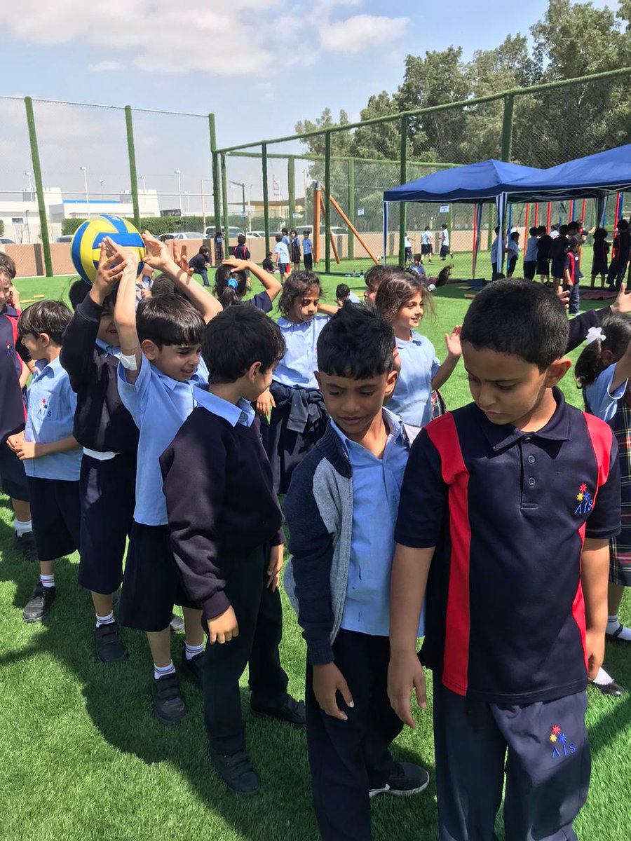 AIS_Sport's tweet photo. Our @AIS_Grade1 students got the ball rolling in today's #HPEWeek tunnel ball activity 🏐🏃🏽♀️🏃🏽♂️ #GetActive #GetHealthy #AISPrimarySch @AISsharjah @achperqld https://t.co/FplhW7cAV2