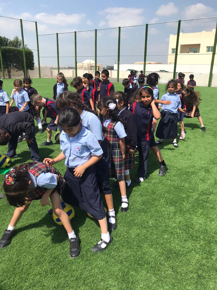 AIS_Sport's tweet photo. Our @AIS_Grade1 students got the ball rolling in today's #HPEWeek tunnel ball activity 🏐🏃🏽♀️🏃🏽♂️ #GetActive #GetHealthy #AISPrimarySch @AISsharjah @achperqld https://t.co/FplhW7cAV2