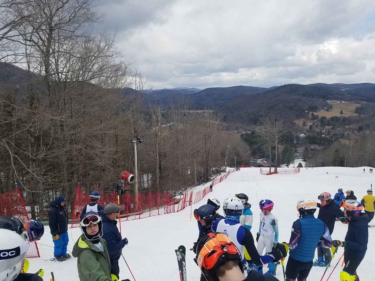 MBSLE1's tweet photo. Second run underway at @BerkshireEast. #MIAA #MBSLE #weareskiing @MIAA033 https://t.co/lF4BtNdWqv