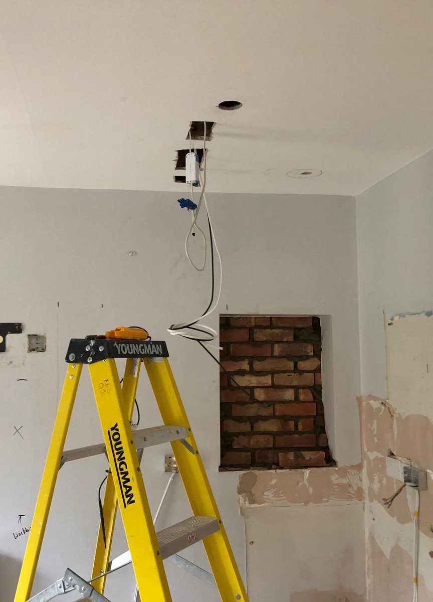AscentAV's tweet photo. When you plan it properly and it all goes right, there’s no job more satisfying #liveinstall #ceilingmount https://t.co/4hFAB5t5yk