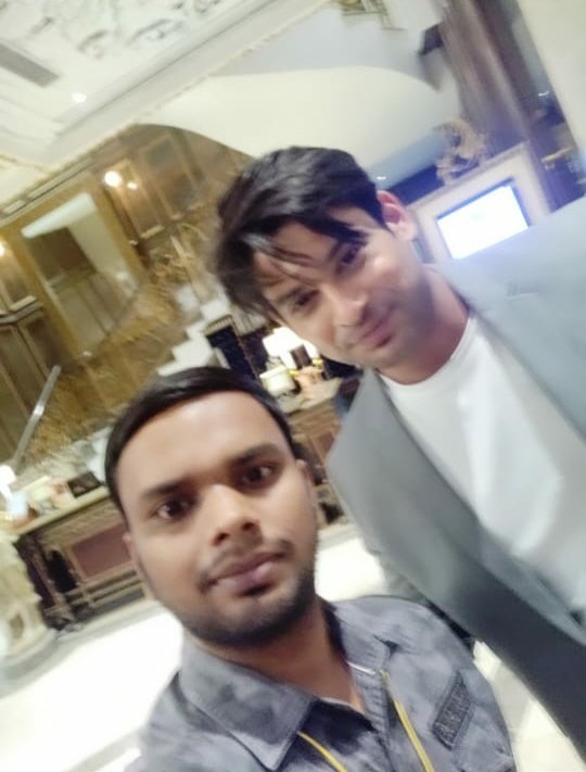 iBeingAman's tweet photo. It's Like a Dream Met Sid ❤️😍 @sidharth_shukla #SidharthShukla 

Jisko Apne Support Kiya Ho...Usse Apka Milna Hojaye...

What a Moment for me 😘 So Happy💞
#SidHearts https://t.co/xNIQDzFkie