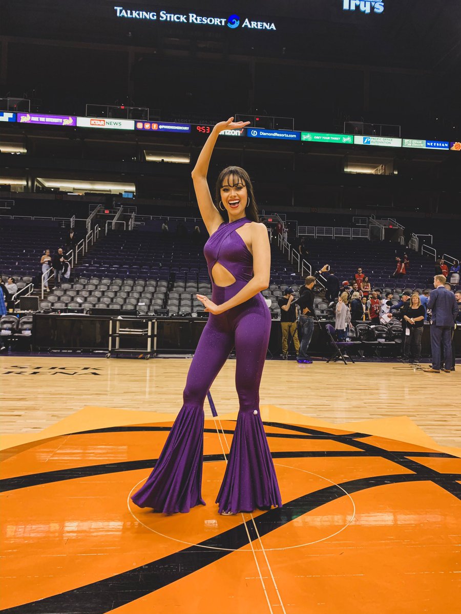 ALICiamBLANCO's tweet image. Love my job! @Suns #NBAhost #InArenaHost #LatinNight #LosSuns #AnythingForSelenas