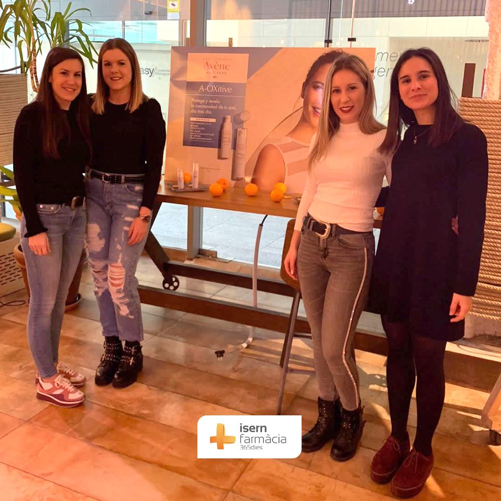 FarmaciaIsern's tweet photo. Ja coneixes la nova línia #AOxitive d’@AveneEspana? Avui hem assistit a la presentació d’aquests quatre productes pensats per allisar, il·luminar i protegir la pell a partir dels 30 anys, quan comencen els primers signes d’expressió. Vine a provar-los! https://t.co/6zf5ydZssF https://t.co/32TdbcVLPa