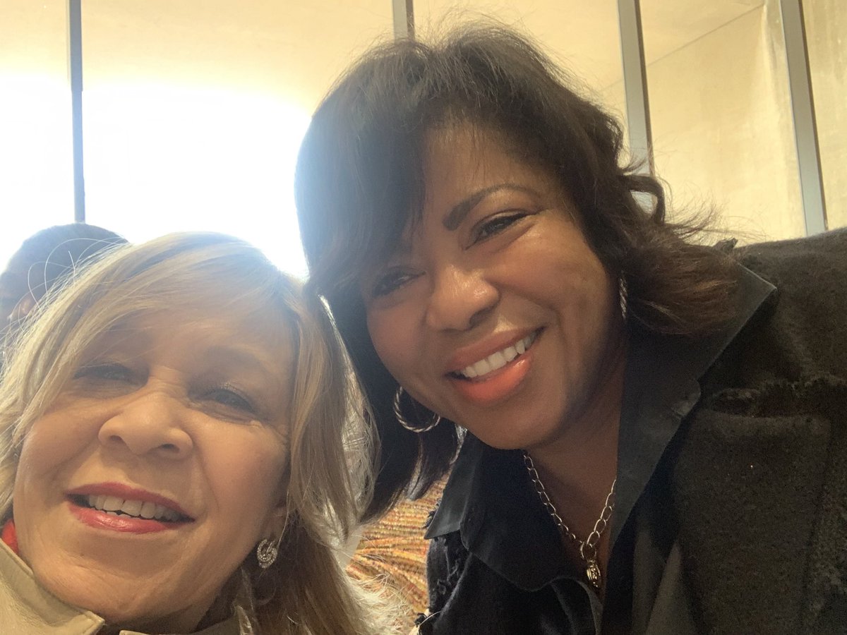 helengiddings's tweet photo. #dallaswomen365 https://t.co/Hz66ITd3ZD