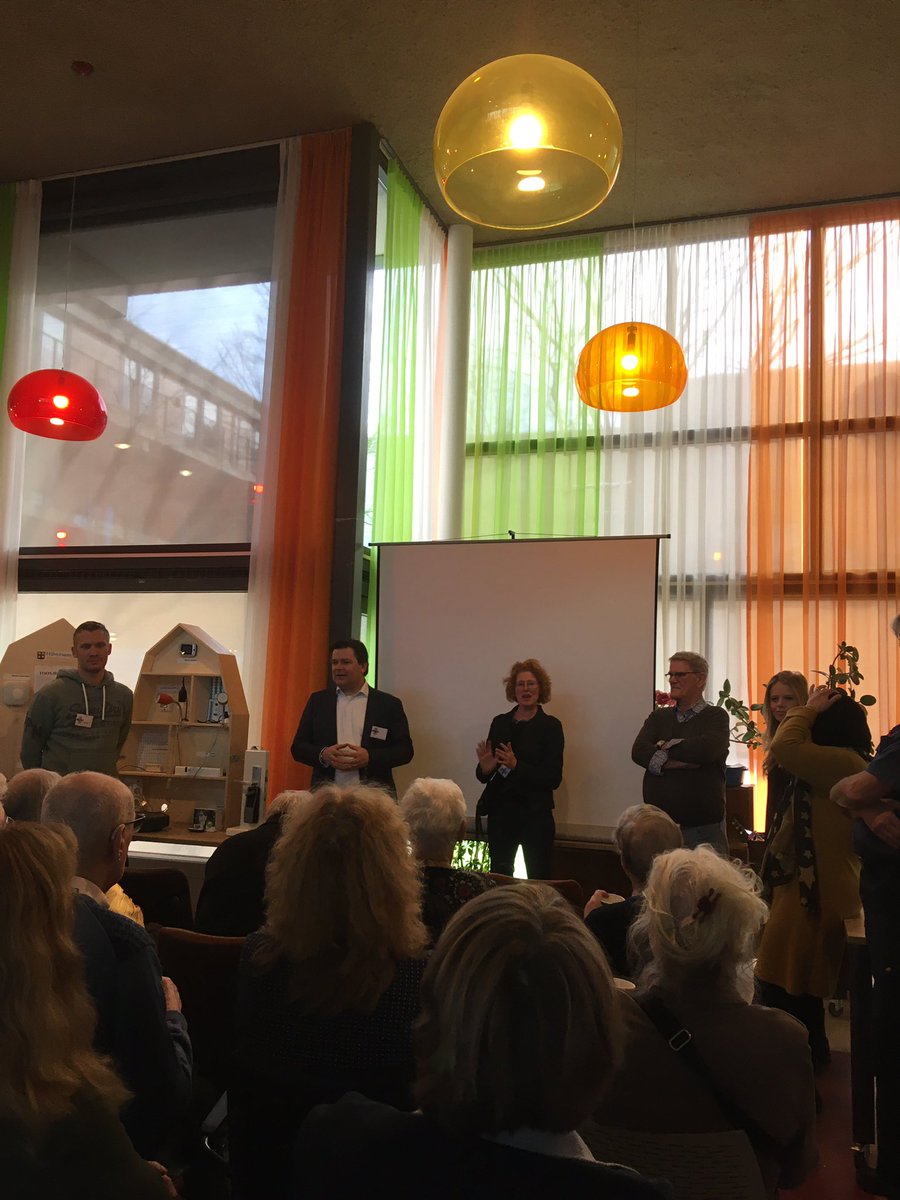 VersaTukkie's tweet photo. #langerzelfstandigwonen eerste bijeenkomst goede belangstelling (ca 35 deelnemers ) informatie & preventie #Tooshuisje #brandweer #Sociaalplein WMO #wooncoaches #FlorisVoorink #Hilversum #Hilverzorg #Versawelzijn #wijkcentrumstjoseph https://t.co/r8lyJ2p8e8