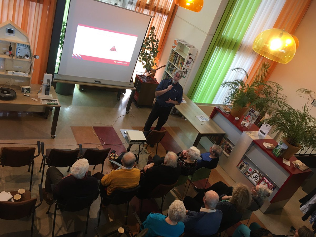 VersaTukkie's tweet photo. #langerzelfstandigwonen eerste bijeenkomst goede belangstelling (ca 35 deelnemers ) informatie & preventie #Tooshuisje #brandweer #Sociaalplein WMO #wooncoaches #FlorisVoorink #Hilversum #Hilverzorg #Versawelzijn #wijkcentrumstjoseph https://t.co/r8lyJ2p8e8