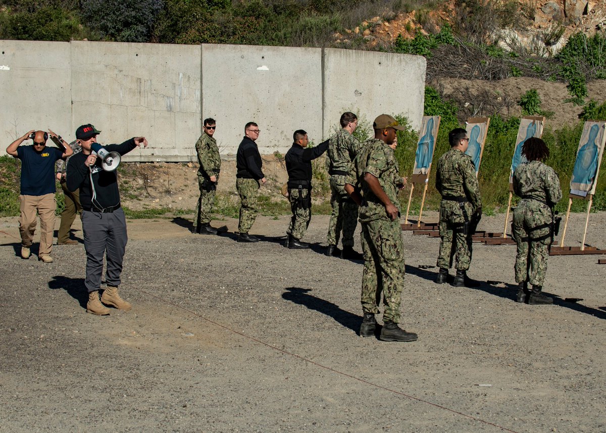SDLPD22's tweet photo. #USSSanDiego Security Reaction Force-Basic Weapons Qualification Course.

#USNavy #LPD22 #StayClassy #SanDiego #USNavySecurity #USN https://t.co/uCiY3glmhq