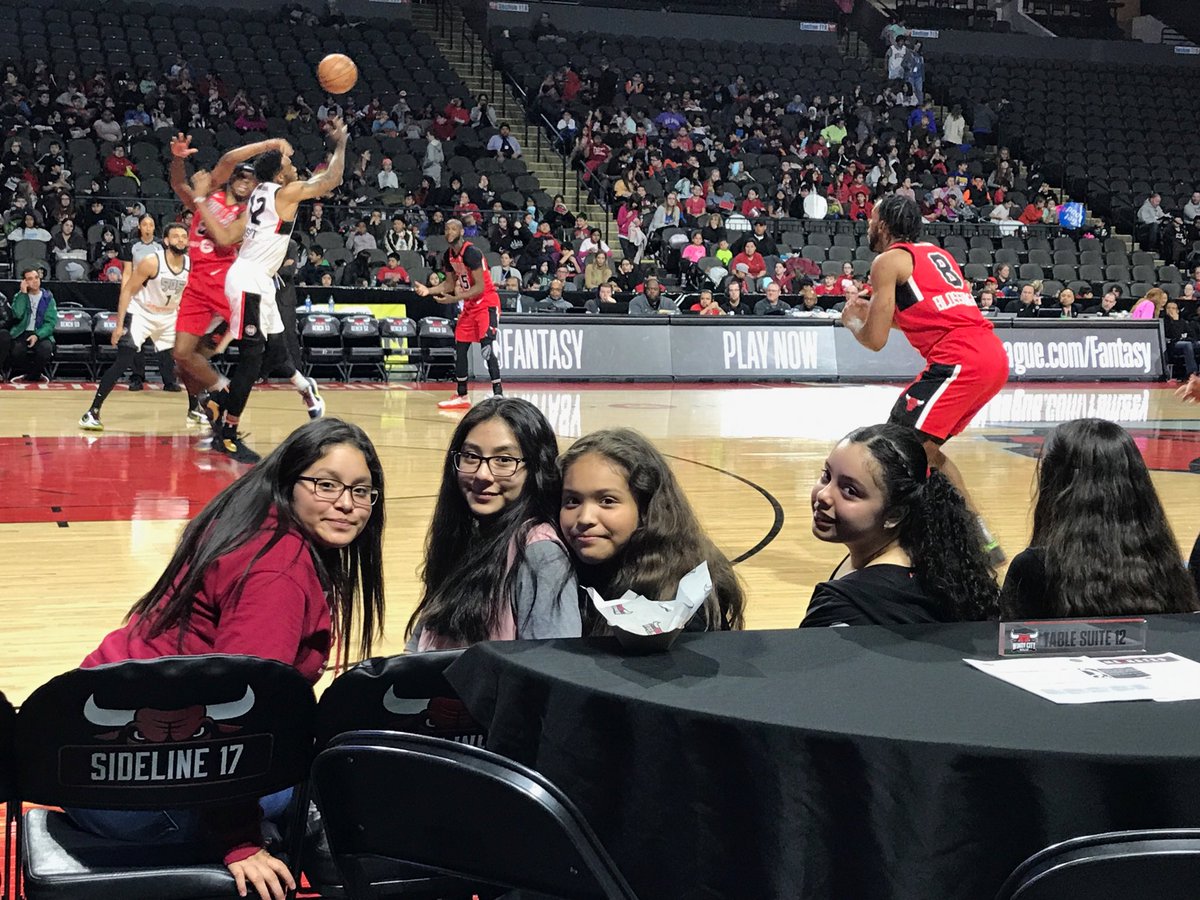 WDJH106's tweet photo. Getting upgraded to court-side seats at a Windy City Bulls game....PRICELESS!!! #wdsd7 #windycitybulls #memories #friends https://t.co/gIiFLlCVxD
