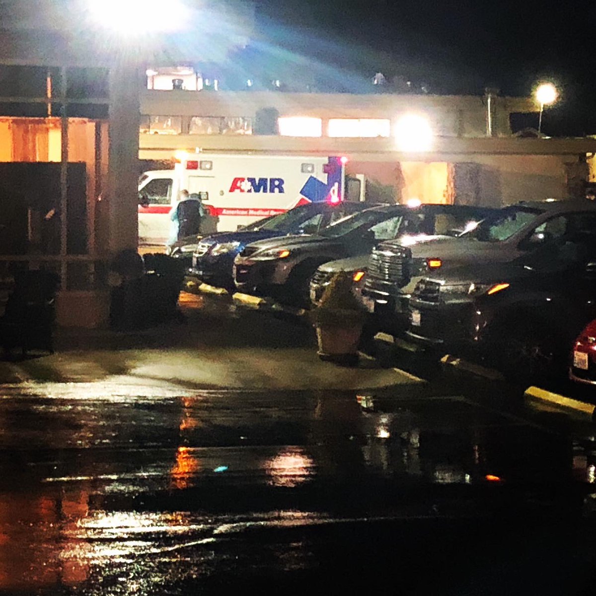 JadeElliottTV's tweet photo. BUSY MORNING: 27 LIVE hits from Kirkland, WA. One every 10 minutes for a different station across the country from DC to Fresno and everywhere in between including my @KUTV2News fam. #2NewsAM #KomoNews #CoronavirusCoverage #RovingReporter #DoinItLive #coronaviruswashington https://t.co/dLpuMmw1He