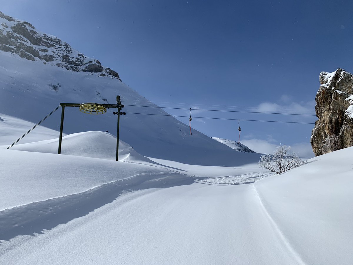 RogerNeukom's tweet photo. Perfekter gehts nicht ⛷🎿 🚀 ☀️ im Skigebiet Val Lumnezia / Obersaxen. @Graubunden @graubuendner @SurselvaTourism @SchweizAlps #lumnezia #vallumnezia #obersaxen #skifahren #sonne #taldeslichts #vella #pizmundaun #pizaul #sasolas https://t.co/h9QWsGJCK8
