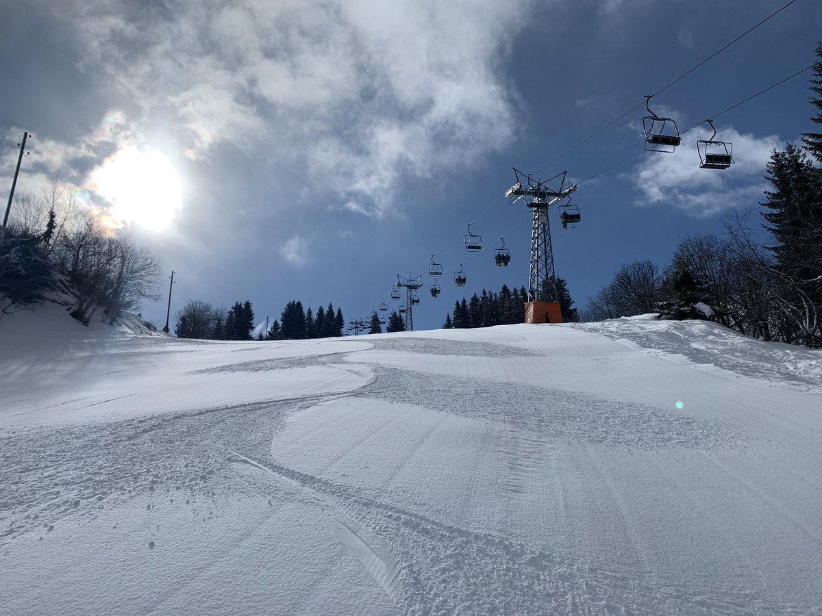 RogerNeukom's tweet photo. Perfekter gehts nicht ⛷🎿 🚀 ☀️ im Skigebiet Val Lumnezia / Obersaxen. @Graubunden @graubuendner @SurselvaTourism @SchweizAlps #lumnezia #vallumnezia #obersaxen #skifahren #sonne #taldeslichts #vella #pizmundaun #pizaul #sasolas https://t.co/h9QWsGJCK8