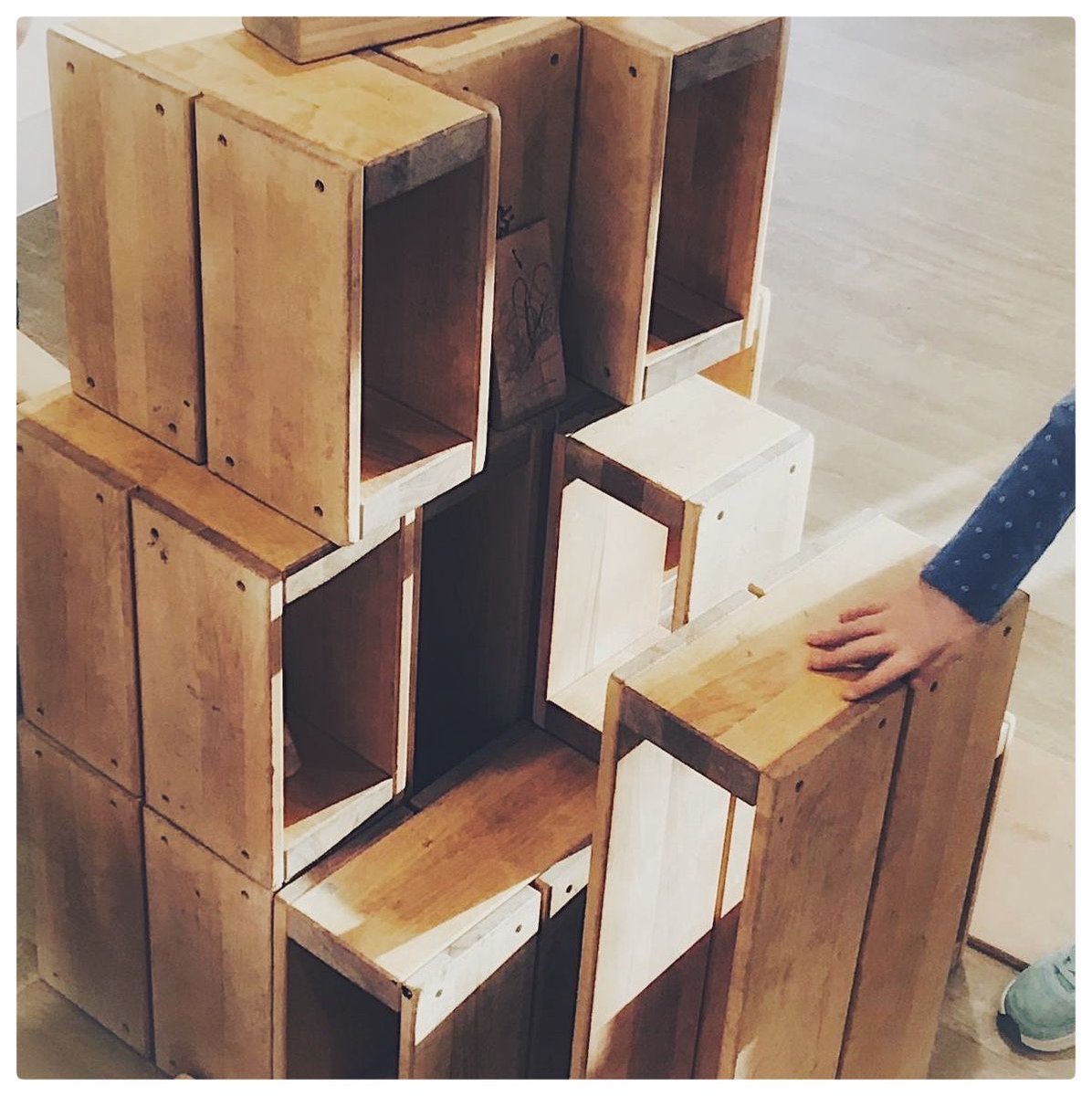 B U I L D I N G •🧱Resources like hollow blocks are wonderful natural wooden pieces to stack, construct & balance.  Children can be their own engineers & architects. Look out #mcgoffconstruction a little team of builders are working magic here! 🌱@McGoffGroupFS @McGoffConstruct