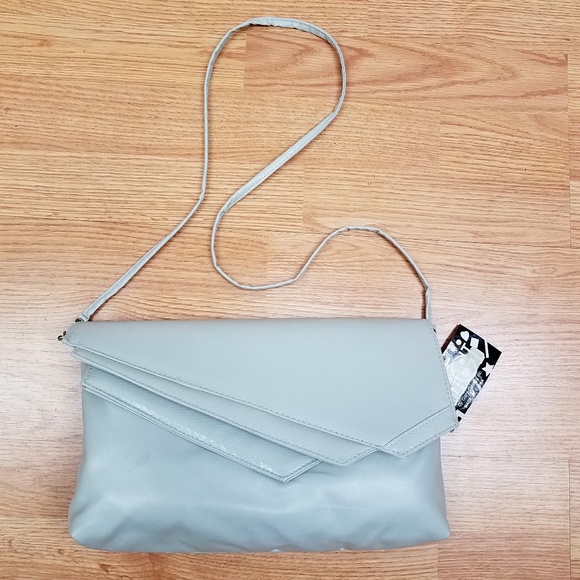 jbunae's tweet photo. So good I had to share! Check out all the items I'm loving on @Poshmarkapp from @MichianaW #poshmark #fashion #style #shopmycloset #lizclaiborne #garygaines #unknown: https://t.co/XRs4eMDt6b https://t.co/avNSsjqiDJ