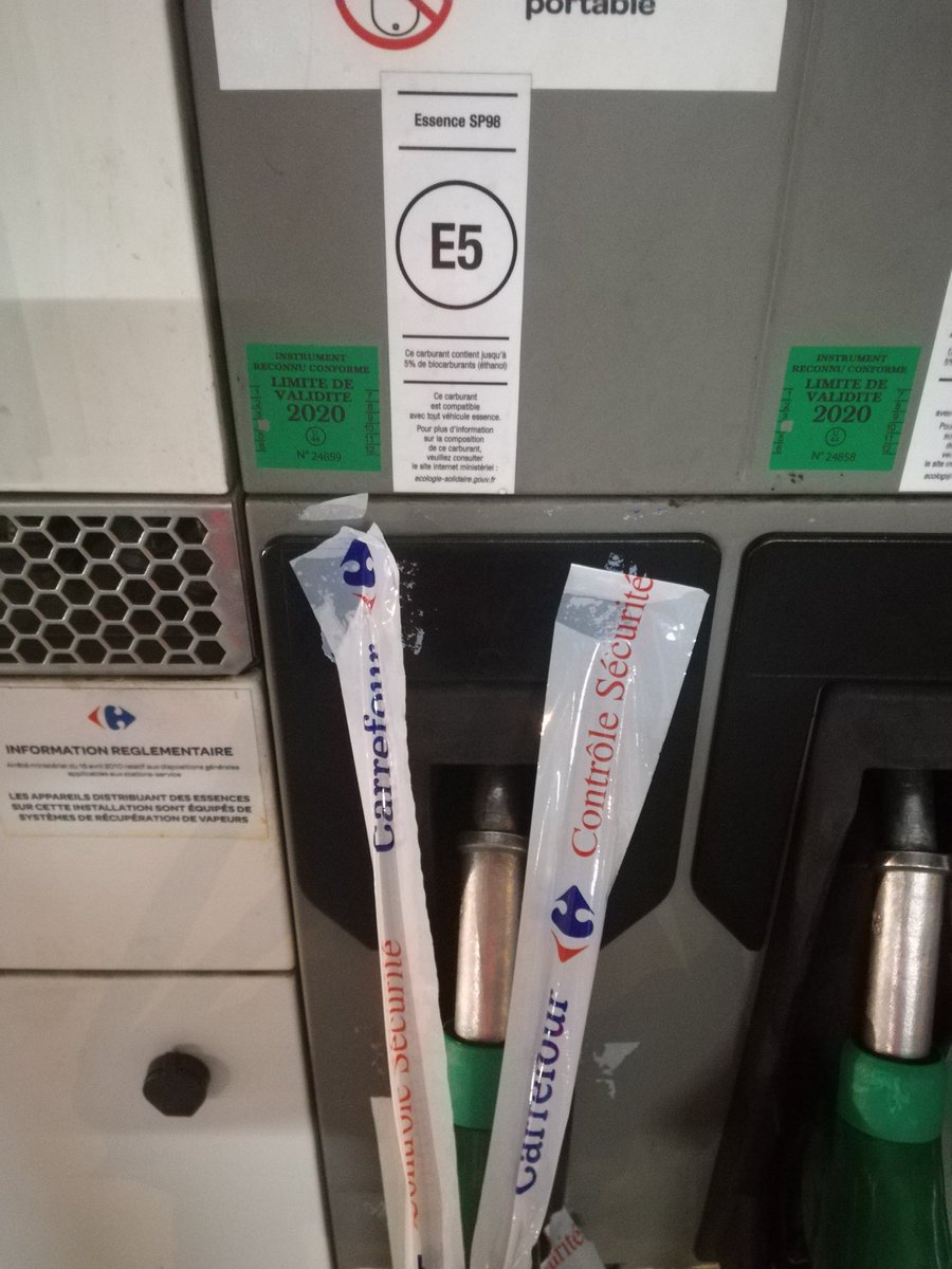MassieLaurent's tweet photo. Dis-donc @CarrefourFrance @GroupeCarrefour Vous enlevez le SP98 de la station de Saint Jean de Vedas? C'est une blague? Si oui, mes 3 gloutonnes vont faire le bonheur de @Total ! Et moi, je n'ai plus aucun intérêt à venir au centre commercial!
#saintjeandevedas #sjdv #sp98 https://t.co/41Su6N2Hdb