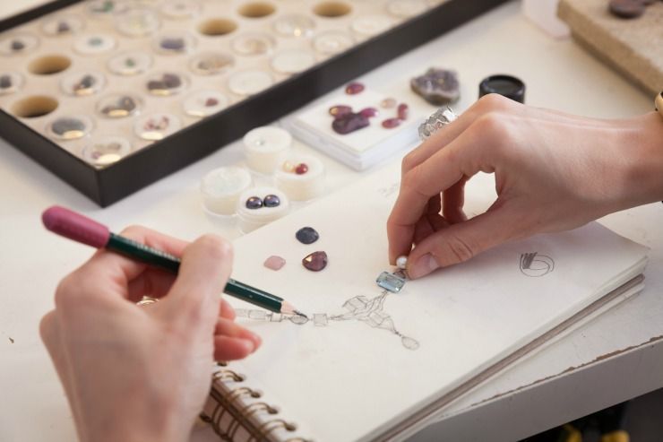 melandjake99's tweet photo. https://t.co/U9RLaT0WPL Why is artisan jewellery growing in popularity? I love the uniqueness and individuality of it.  #Jewellery #fashion   #AD https://t.co/8swIHhHUnh @Milina_London https://t.co/kbeKuhSsIv
