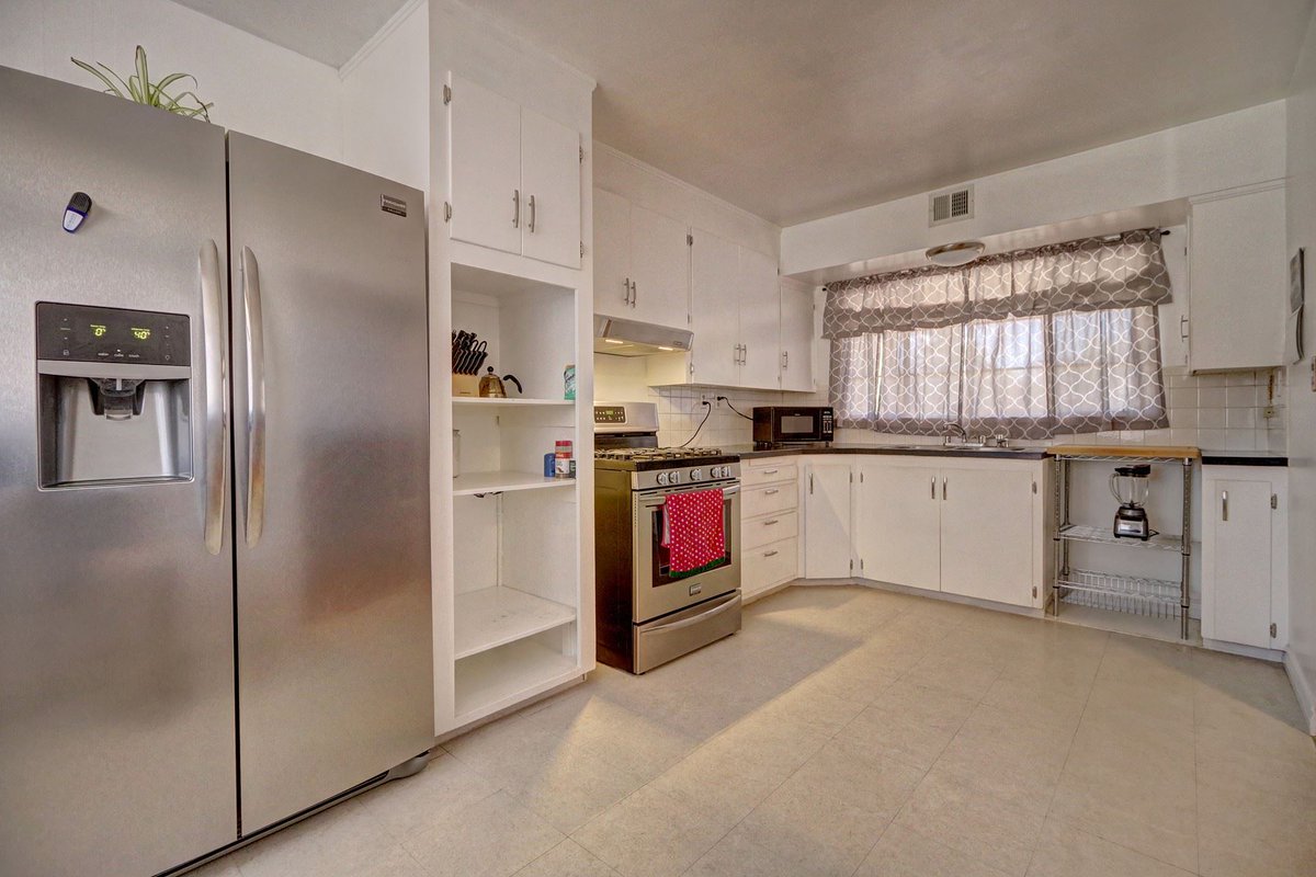 CBSantaFe's tweet photo. 😍Listing of the Week!😍
612 Valley Dr. | $260,000
3 BR | 1.75 BA
Listed By: @SarahIbarra_17 | 505.985.8959

With exposed brick fireplaces and refrigerated cooling, you'll see classic Southwestern styling stands the test of time alongside modern comfort.
https://t.co/D2xSEENORk https://t.co/Sy8RW6XEBi