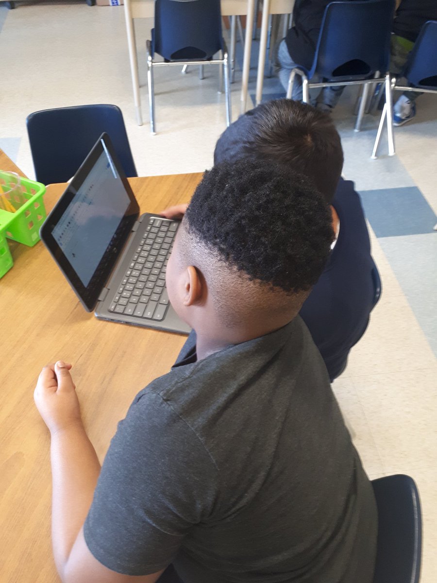 WongMoreira's tweet photo. Students using Chromebooks to do their writing. https://t.co/tEMepsw2Wv