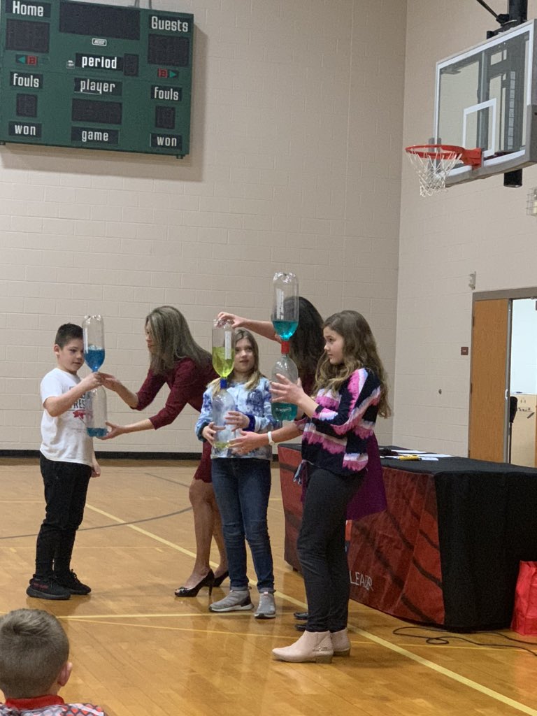 MrsBrown3rd's tweet photo. Our 3rd graders are having a blast learning more about weather from @angelabuchman and @KellyGreeneWTHR today! Thanks @WTHRcom! #newpalproud https://t.co/MYE21L9hhp