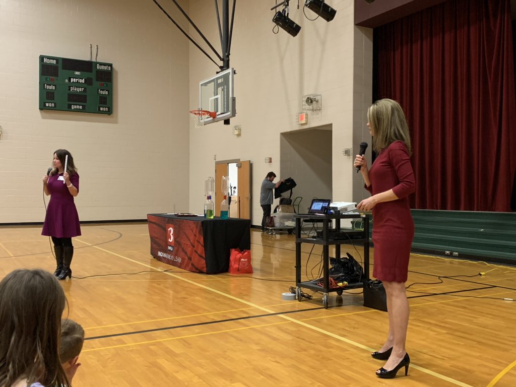 MrsBrown3rd's tweet photo. Our 3rd graders are having a blast learning more about weather from @angelabuchman and @KellyGreeneWTHR today! Thanks @WTHRcom! #newpalproud https://t.co/MYE21L9hhp