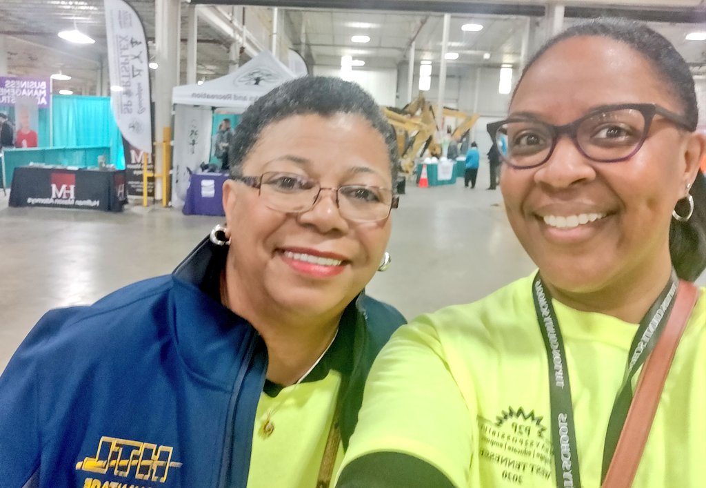 TaylorMade1280's tweet photo. What an amazing morning! The #P2P Crew is doing an OUTSTANDING job with engaging communities across the nation by connecting #Pathways2Possibilities. Thank you @DavidKustoff and TEAM @mariannepurcell You ROCK! #HTLAdvantageTN Whoop Whoop! https://t.co/BPXuJVnKgm https://t.co/yDTkEHSxjS