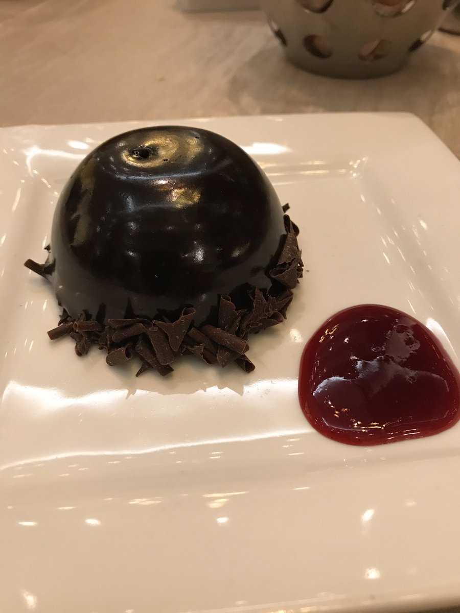 jeffreynally's tweet photo. 🍰 ...the chocolate dessert game is strong with @Conferenceboard at #TCBExecCoaching...🍰 #CoachThePoundsAway @CoachSourceLLC https://t.co/tmPPIO2sX7