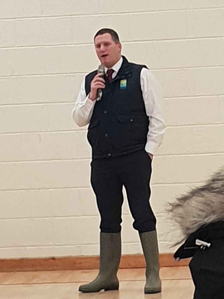 AgriAware's tweet photo. Educational day at Agri Aware Farm Walk and Talk event in @ClonakiltyAg. Great insight in to farming by @teagasc @dawnmeatsgroup @dairymaster and IFMA 👏🏻#sustainability #FarmWalk2020 https://t.co/kBHSn4QCG4