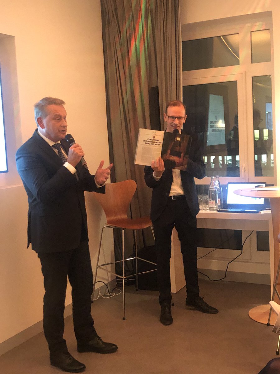 Idenium1's tweet photo. @Eric_Lemaire, Directeur de la communication, de la marque et de la RSE, @AXAFrance / Président, @AXAprevention, a tenté de comprendre l’addiction que nous portons à nos smartphones #Strategiesles15 https://t.co/rXQIjAl4wO