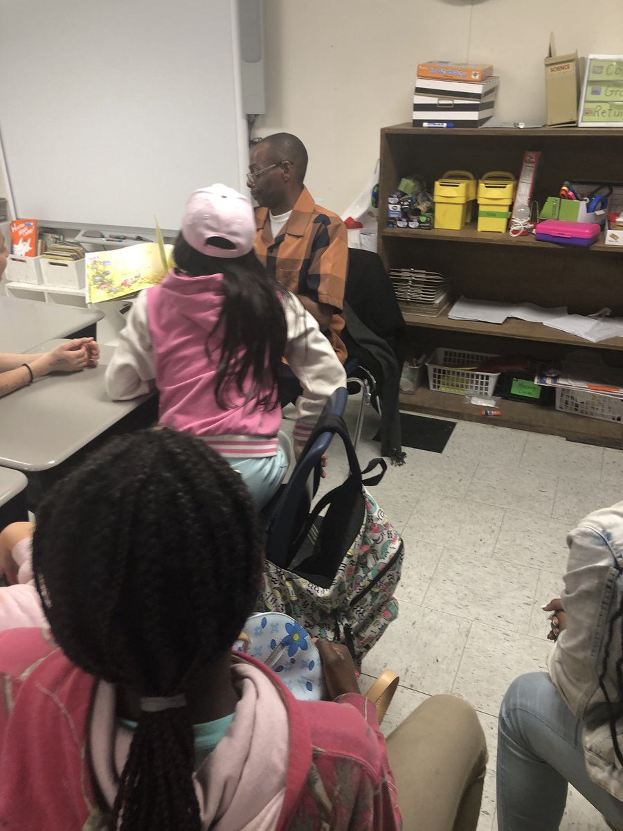 mrsross9876's tweet photo. Mr. Evans read and had my Ss interacting while he read to them!!! We loved it!!!!!#menreadtoo @PrincipalD17 @Dolphinville @mrspobrien82 https://t.co/ihoRrunPUC