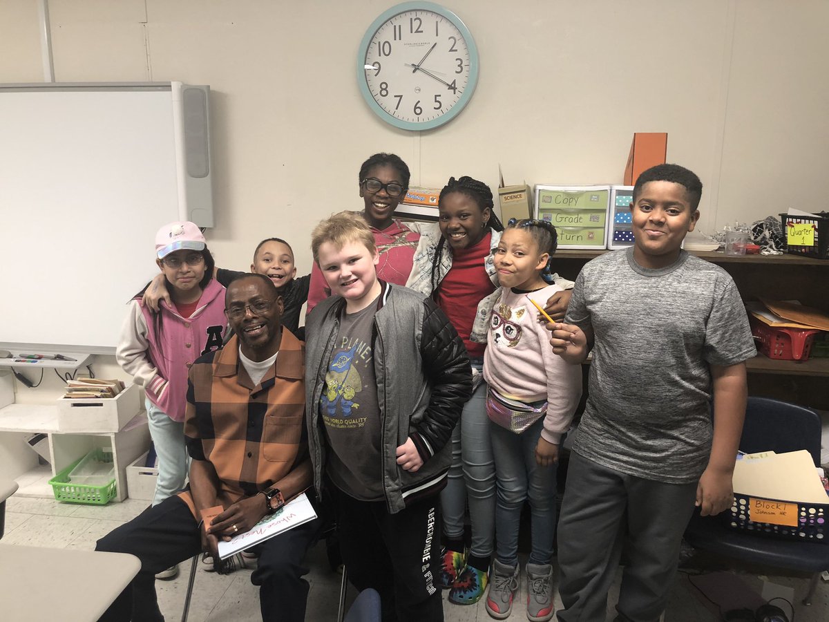 mrsross9876's tweet photo. Mr. Evans read and had my Ss interacting while he read to them!!! We loved it!!!!!#menreadtoo @PrincipalD17 @Dolphinville @mrspobrien82 https://t.co/ihoRrunPUC