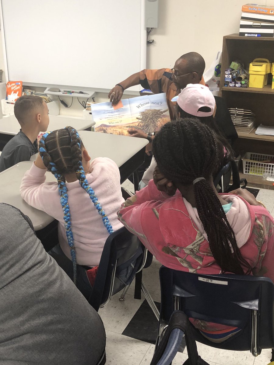 mrsross9876's tweet photo. Mr. Evans read and had my Ss interacting while he read to them!!! We loved it!!!!!#menreadtoo @PrincipalD17 @Dolphinville @mrspobrien82 https://t.co/ihoRrunPUC