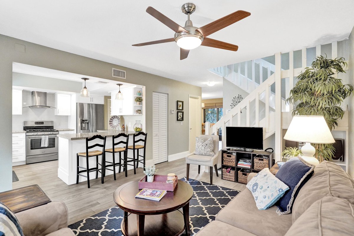 SouthDadeRealty's tweet photo. G O R G E O U S
SABAL CHASE | 10997 SW 113 PL, MIA 33176
corner unit | fully updated | 3 br | 2.5 ba | 2 car gar | serene outdoor living space | plank tile &amp; bamboo flooring | white kitchen with farmhouse sink | an abundance of amenities | $369,900
https://t.co/SiMYSiqchm https://t.co/vBEMgeqJWg
