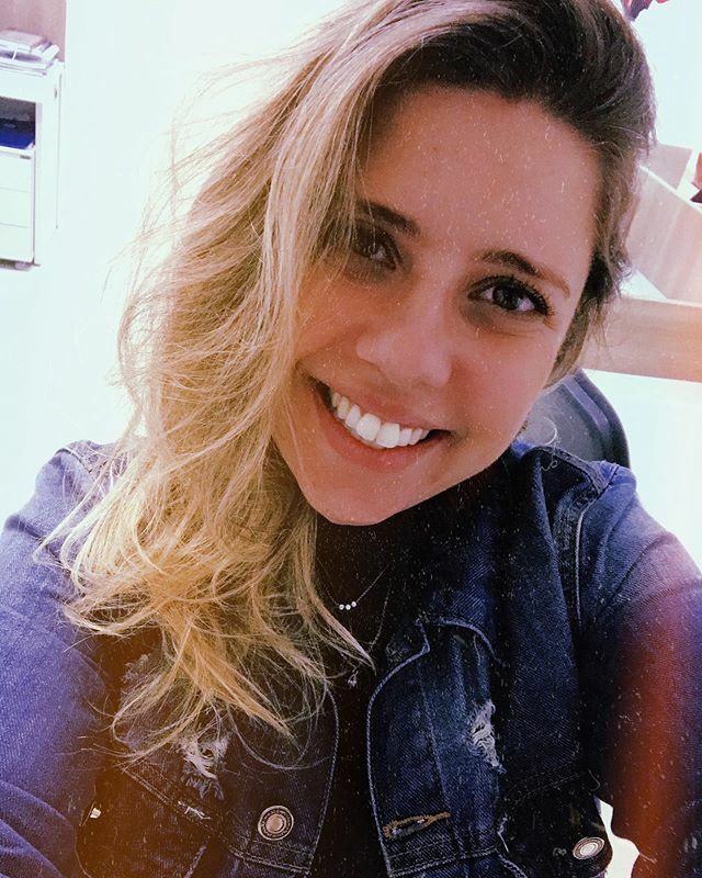 maritrigo_'s tweet photo. Oi ❤️ Só porque faz tempo que não tem selfie por aqui!
.
.
#selfie #lookdodia #ootd #jeans https://t.co/Y0GOyNJIuh https://t.co/bBB5Q1zTQg