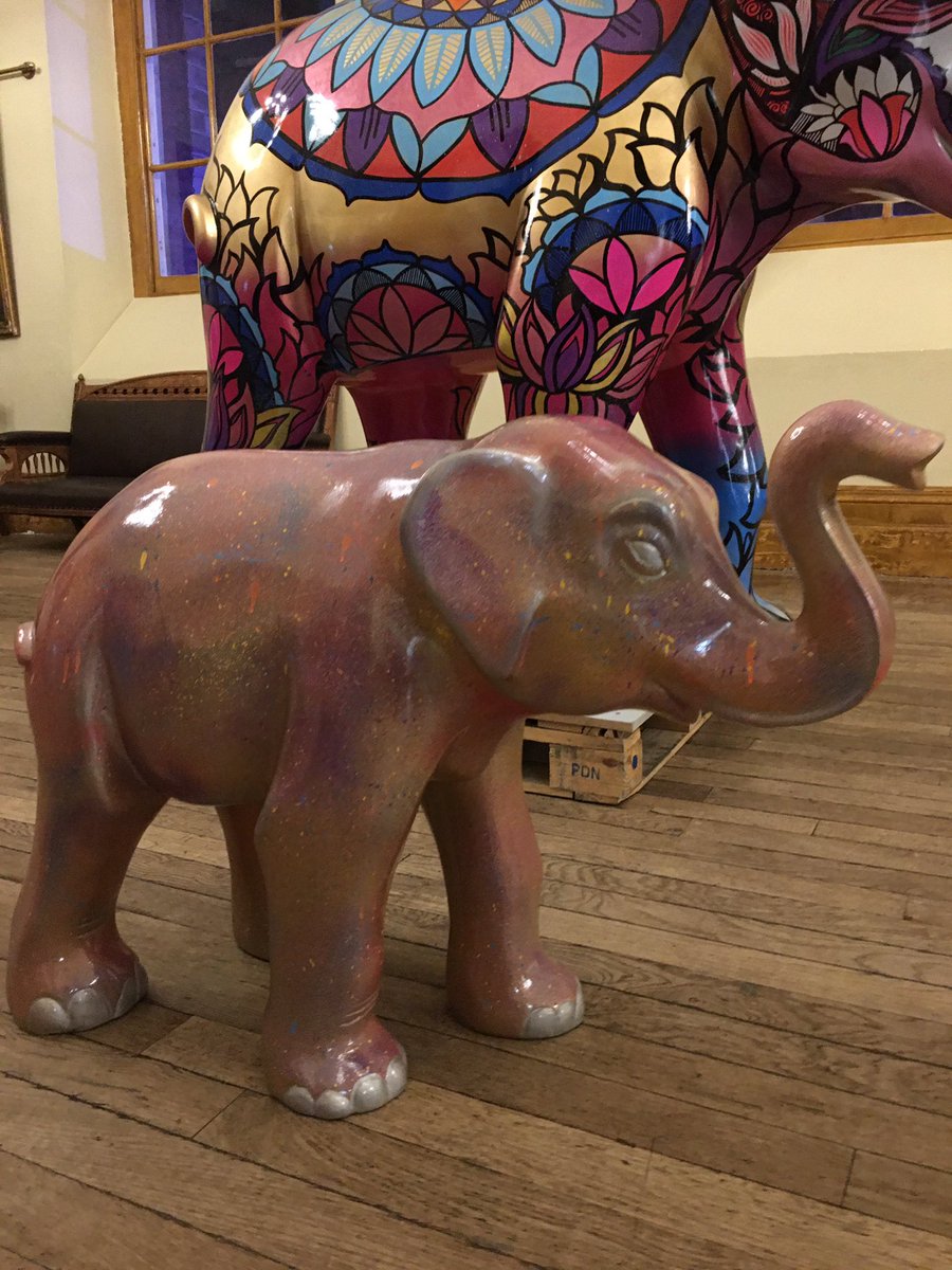 WarrensOfWorc's tweet photo. Meet 2 of the beautiful elephants joining us @WorcsBigParade they are Asian elephants Sundar and Khushee painted by the talented @MrASingh @WorcesterBID https://t.co/2bfvOazYuh
