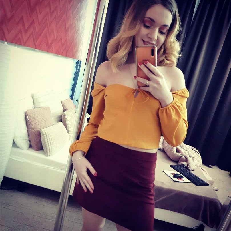 MindiStrawberry's tweet photo. Yellow is sweet! 👀❤
#sweetlikeastrawberry #yellowmode #pinkymakeup https://t.co/fkOI15Fzkz