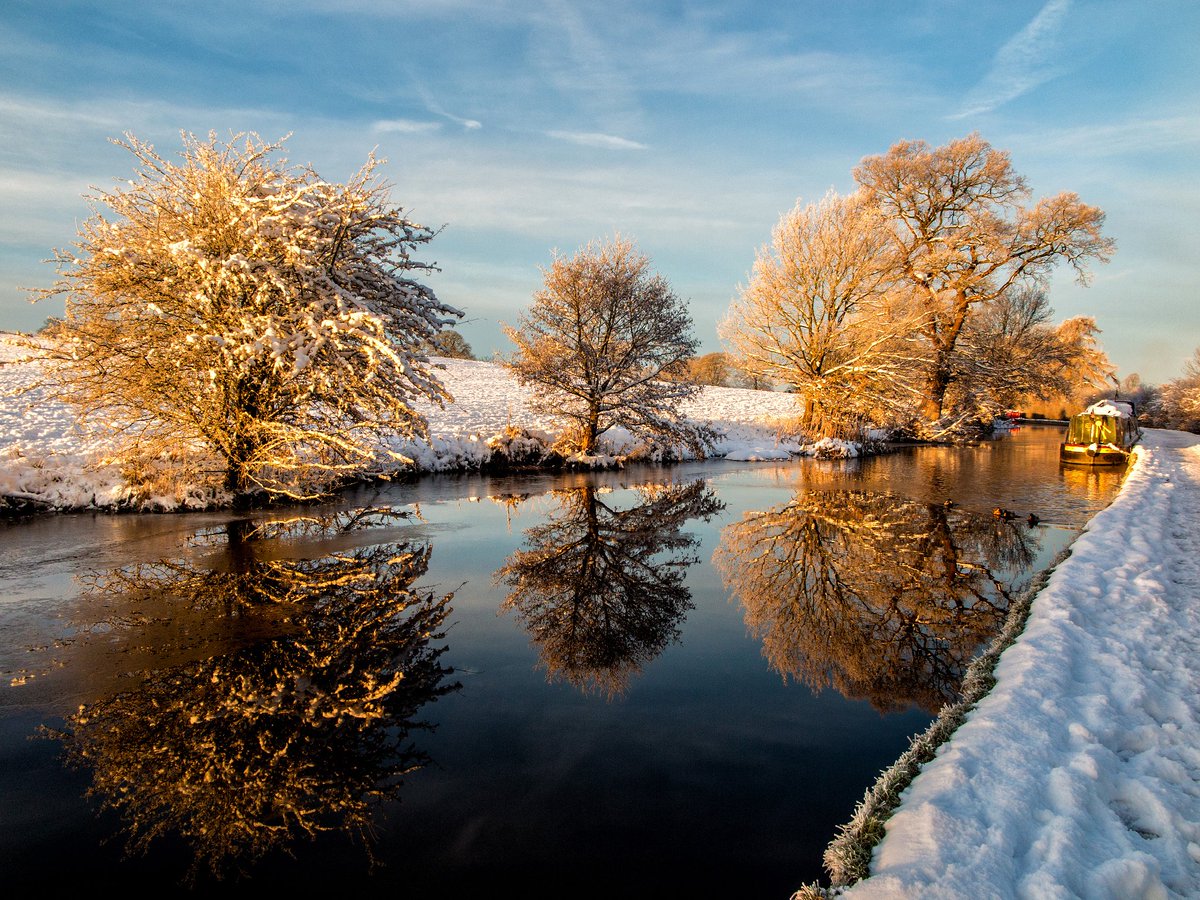 Ellesmere Photo of the week #14

I'm beginning to think there may be no repeat of these snowy scenes of the canal this year. Some people will be pleased I wouldn't mind just a day or two!

#ellesmere #canal #llangollencanal #snow #winter
