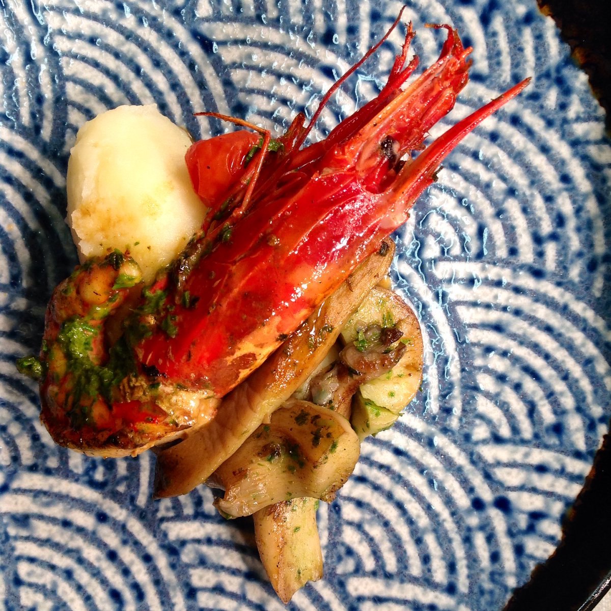 RutlandArmsChef's tweet photo. New season wild garlic caribinero prawn, mash and oyster mushrooms. https://t.co/r22YWxMQq2