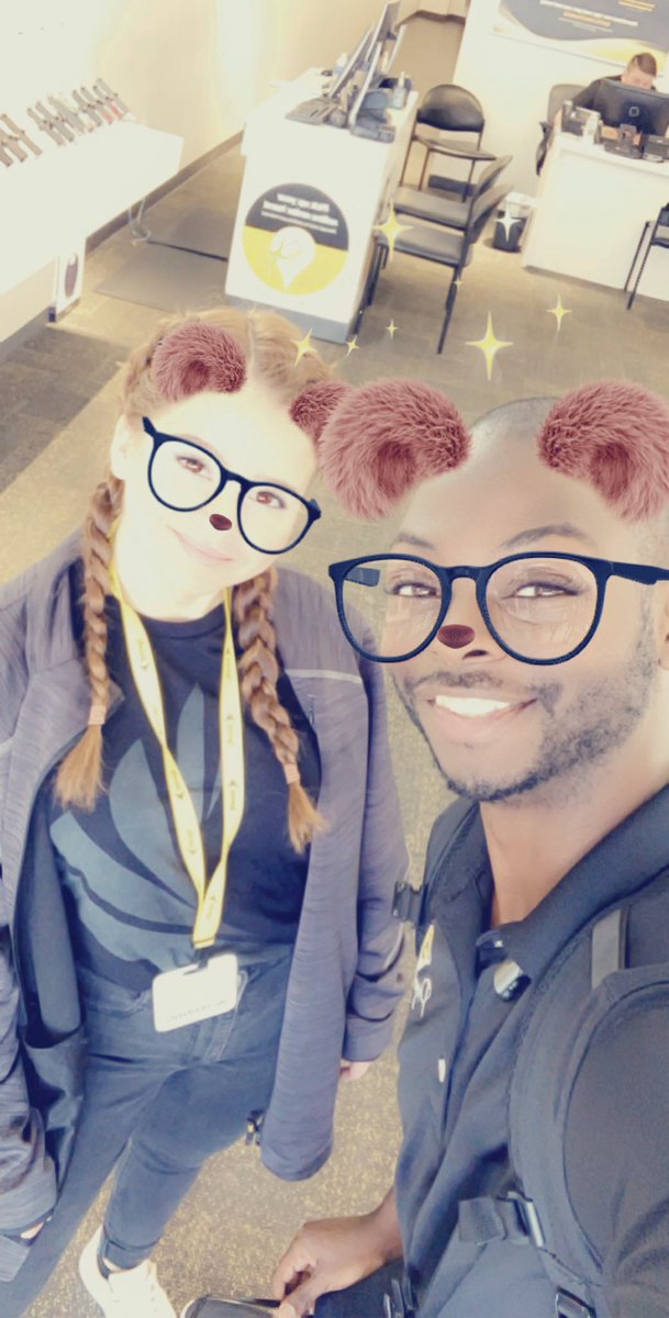 calebwesco's tweet photo. Out here in the #305 and itβs awesome meeting and expanding our sales professionals minds when it comes to their commission. With @Mikeleiro #ProjectCash https://t.co/gm9hLYhxJU